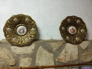 2 Platod Bronce y Porcelana Colección