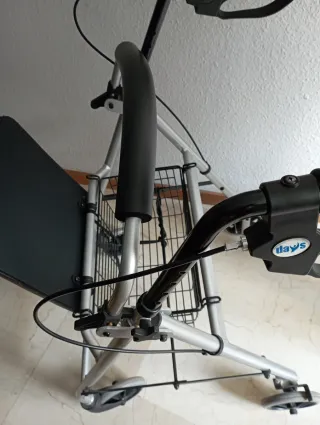 Andador con cesta y frenos