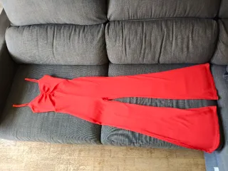 Mono rosa fuerte pantalón campana