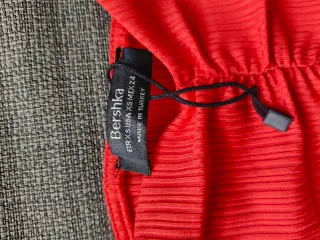 Mono rosa fuerte pantalón campana