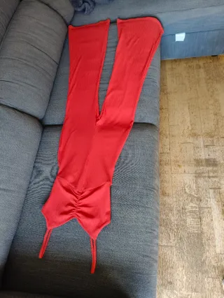 Mono rosa fuerte pantalón campana