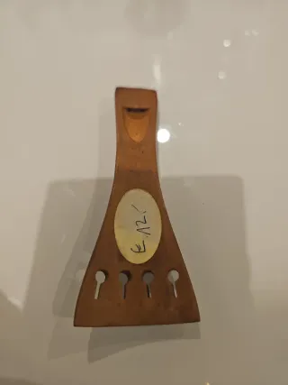 Cordal de violín de madera