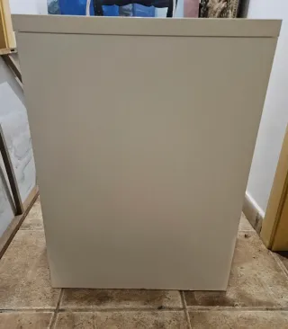 Mueble cajonera beige y marrón