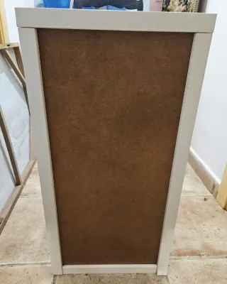 Mueble cajonera beige y marrón