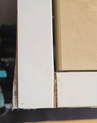 Mueble cajonera beige y marrón