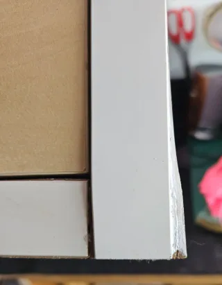 Mueble cajonera beige y marrón