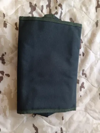 Neceser militar verde escudo dorado bordado