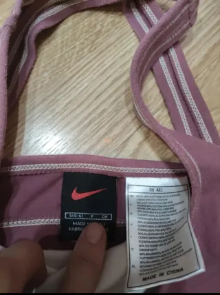 Top deportivo Nike rosa