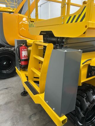 PLATAFORMA ELEVADORA HAULOTTE COMPACT 12DX