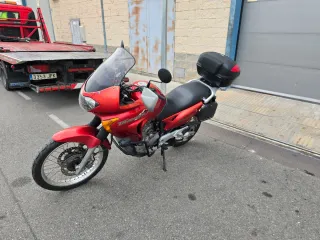 Honda Transalp Adventure Moto Roja