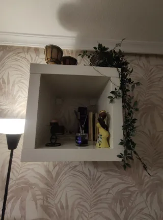 Mueble salón Ikea blanco.