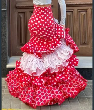 Falda flamenca de cola roja lunares