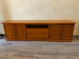 Mueble bajo de madera