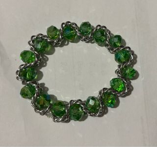 Bracciale con perline verdi e argento