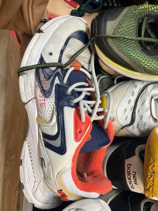 Alpargatas azules y blancas