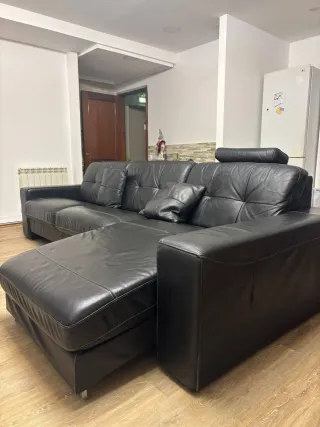 Sofá de piel negro