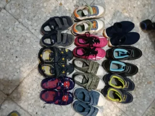 Lote de zapatos infantiles