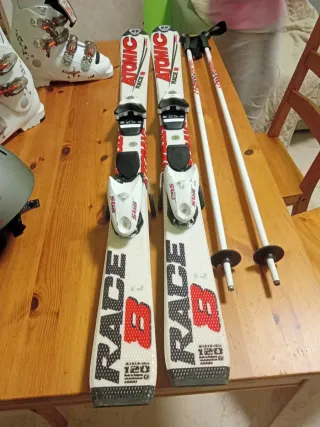 Set sci Atomic, scarponi, casco e bastoncini