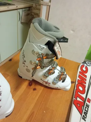 Set sci Atomic, scarponi, casco e bastoncini