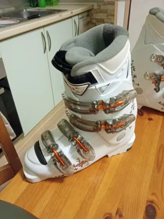 Set sci Atomic, scarponi, casco e bastoncini