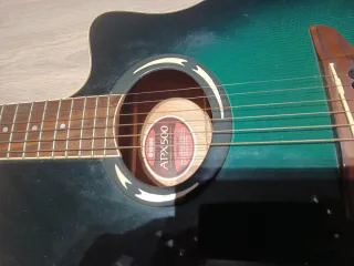 Guitarra Electroacústica Yamaha