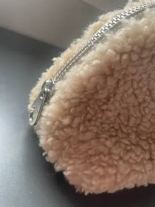 Neceser borreguito Stradivarius beige