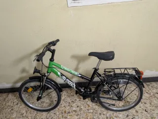 Bicicleta urbana verde