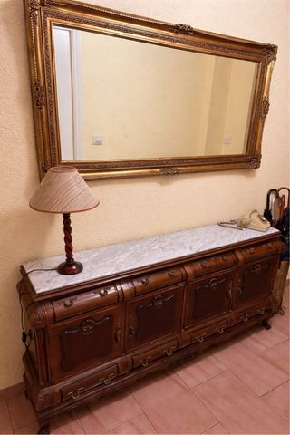 Mueble de entrada con espejo dorado