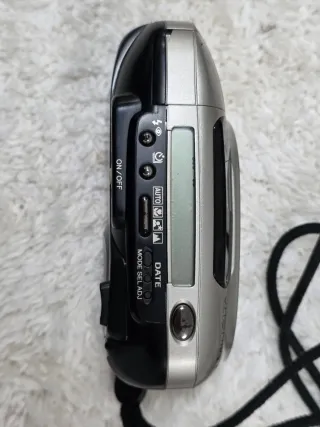 Cámara Minolta Riva Zoom 75w