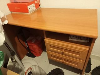 Mesa de estudio de madera