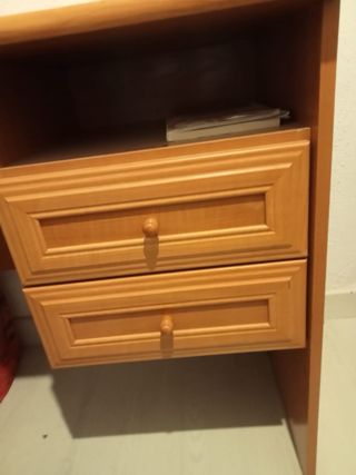 Mesa de estudio de madera