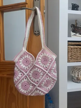 Bolso de ganchillo rosa y blanco
