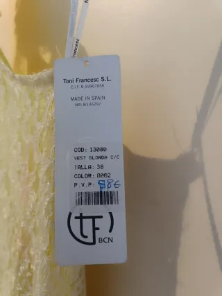 Vestido de encaje amarillo con volantes