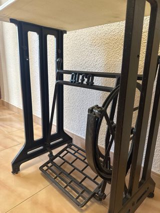 Mueble Máquina de Coser Vintage
