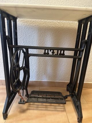 Mueble Máquina de Coser Vintage