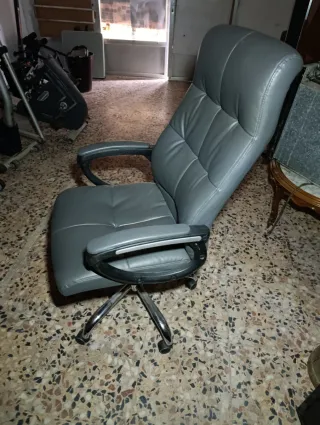 Sillón de escritorio gris