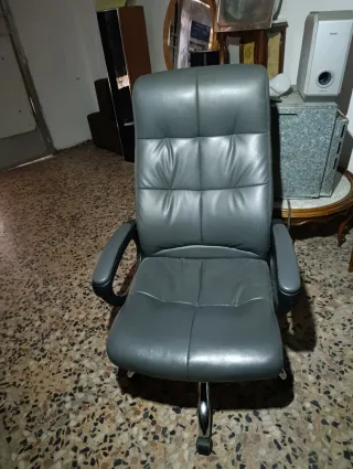 Sillón de escritorio gris