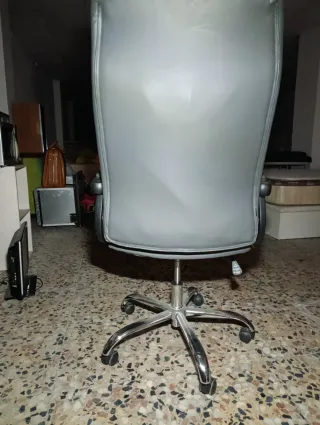 Sillón de escritorio gris