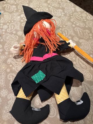 Marioneta Bruja con Escoba