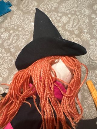 Marioneta Bruja con Escoba