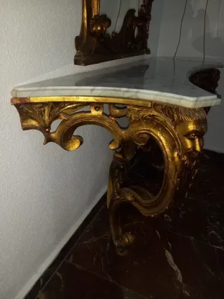 Consola y espejo antiguo dorado