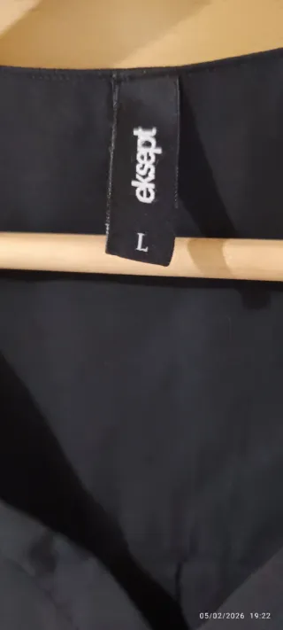 Blusa Negra Manga Larga Eksept