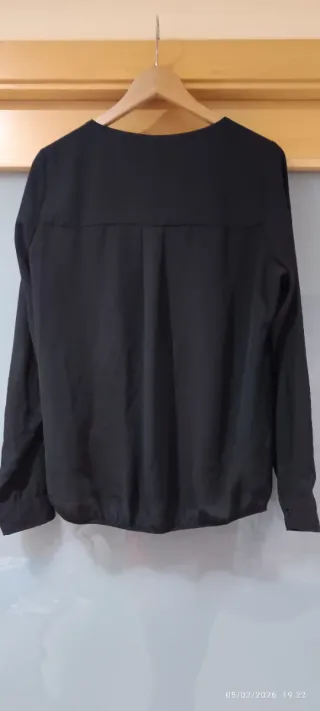 Blusa Negra Manga Larga Eksept