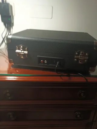 Tocadiscos  con Altavoces Integrados modelo c210