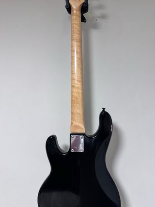 Bajo Caliber Stingray Negro