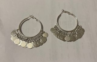 Orecchini pendenti a cerchio con monete