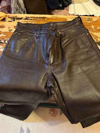 Pantalón cuero mujer marrón