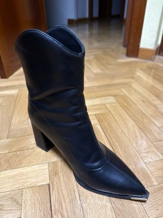 Botines negros caña baja tacón metalizado talla 40
