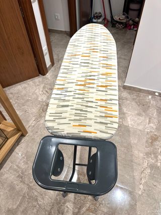 Tabla de planchar con soporte