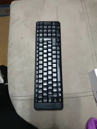 Teclado Logitech Negro con Ratón